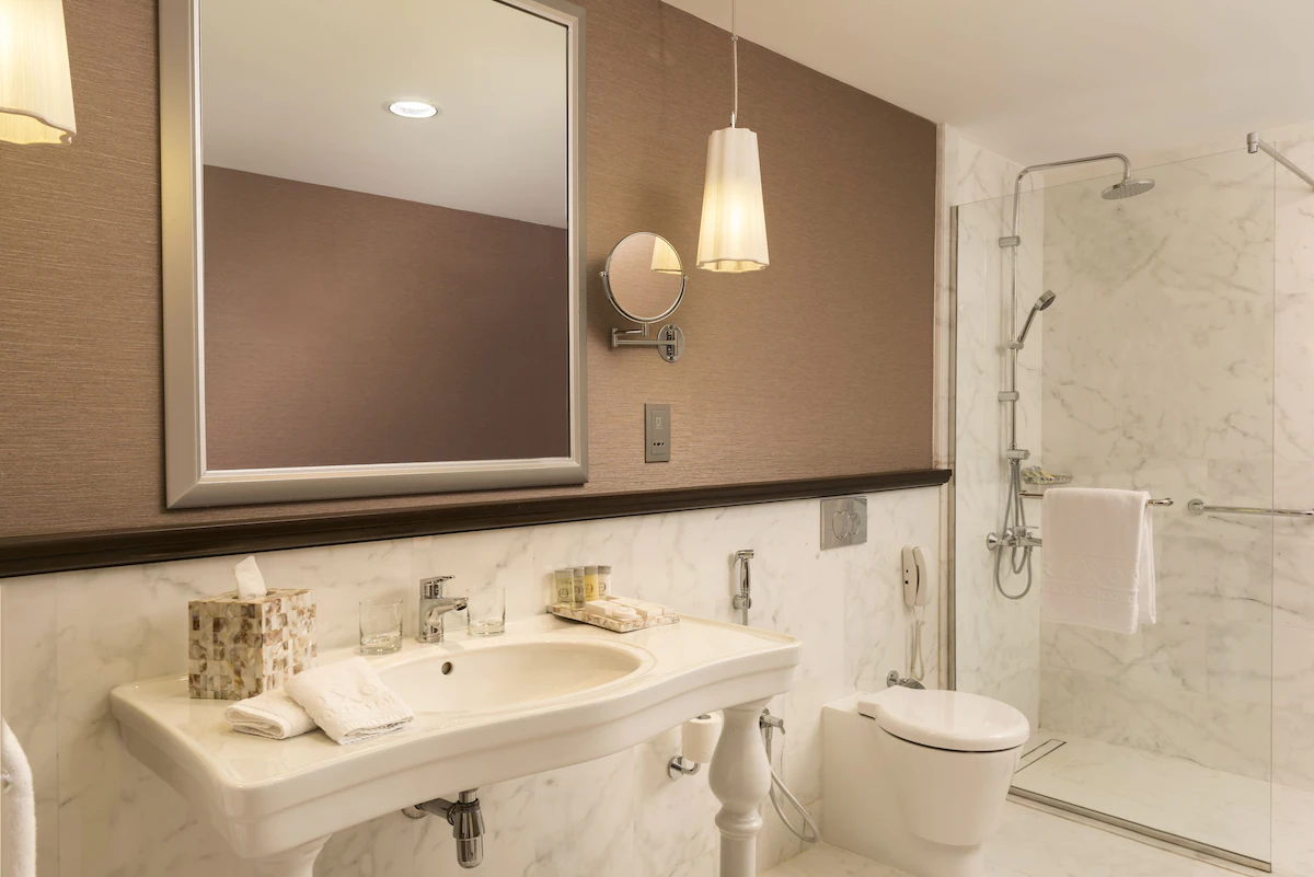 سرویس بهداشتی و حمام هتل رکسوس باب البحر دبی